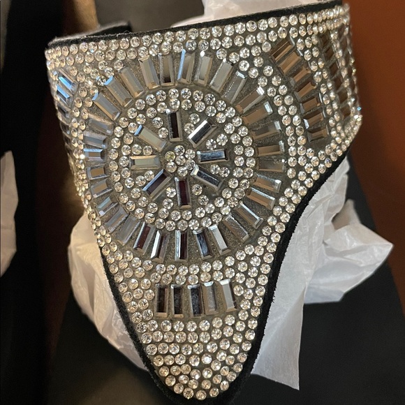 Yellow Box Starla Rhinestone flip flops 8 - Picture 2 of 8